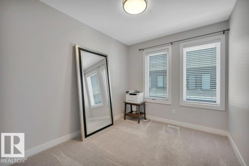 5 1729 Keene Crescent, Edmonton, AB - Indoor