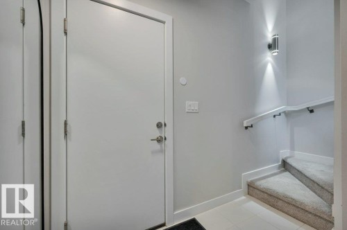 5 1729 Keene Crescent, Edmonton, AB - Indoor