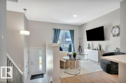 5 1729 Keene Crescent, Edmonton, AB - Indoor