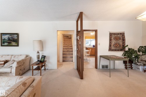 11315 75 Avenue, Edmonton, AB - Indoor