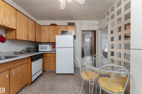 11315 75 Avenue, Edmonton, AB - Indoor Photo Showing Kitchen
