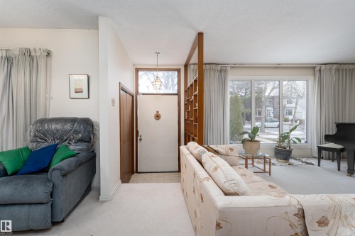 11315 75 Avenue, Edmonton, AB - Indoor