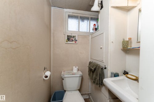 11315 75 Avenue, Edmonton, AB - Indoor Photo Showing Bathroom