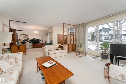 11315 75 Avenue, Edmonton, AB - Indoor Photo Showing Living Room