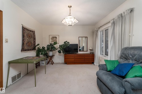 11315 75 Avenue, Edmonton, AB - Indoor