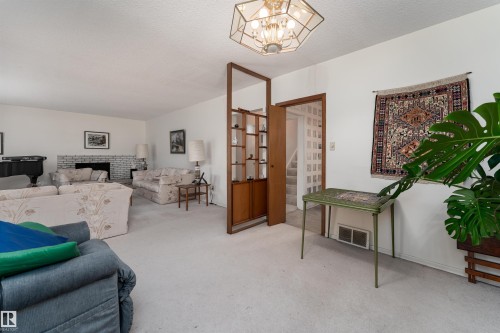 11315 75 Avenue, Edmonton, AB - Indoor