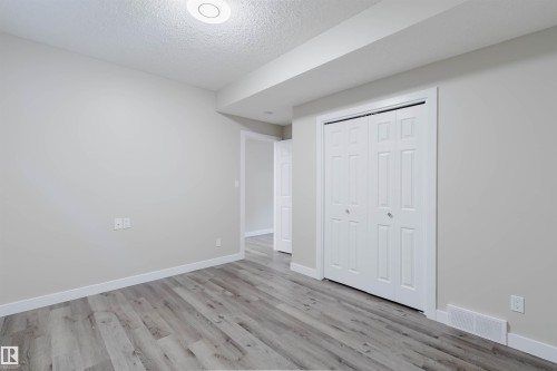 Neutral tone painted walls featuring white trim - 611 176 Street, Edmonton, AB - Indoor Photo Showing Other Room