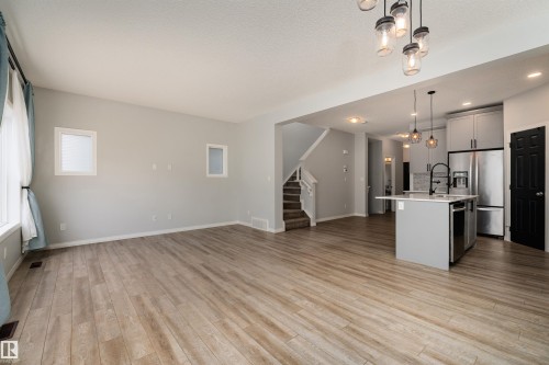 6484 King Wynd, Edmonton, AB - Indoor Photo Showing Kitchen
