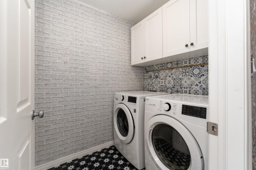 6484 King Wynd, Edmonton, AB - Indoor Photo Showing Laundry Room