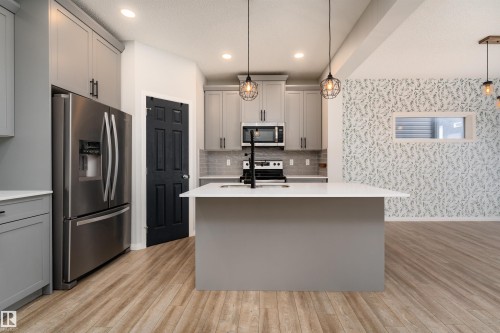 6484 King Wynd, Edmonton, AB - Indoor Photo Showing Kitchen With Upgraded Kitchen
