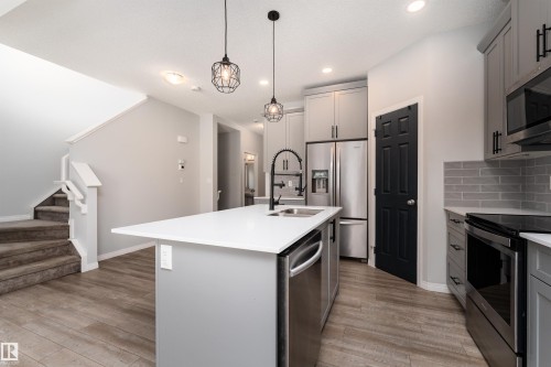 6484 King Wynd, Edmonton, AB - Indoor Photo Showing Kitchen With Upgraded Kitchen