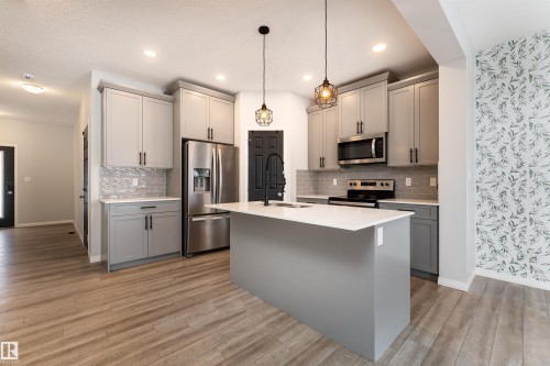 6484 King Wynd, Edmonton, AB - Indoor Photo Showing Kitchen With Upgraded Kitchen