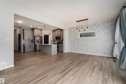 6484 King Wynd, Edmonton, AB - Indoor Photo Showing Kitchen