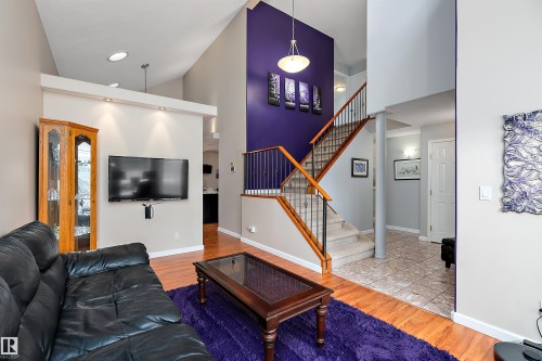 873 Ryan Pl, Edmonton, AB - Indoor Photo Showing Living Room