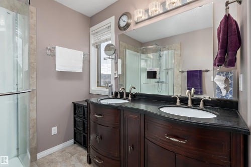 873 Ryan Pl, Edmonton, AB - Indoor Photo Showing Bathroom