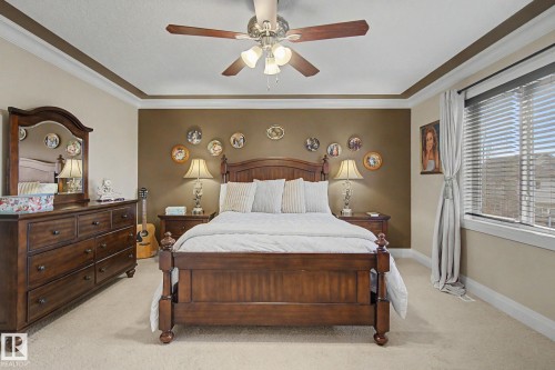 Room featuring light beige carpeting and contrasting accent wall - 805 Hodgins Road, Edmonton, AB - Indoor Photo Showing Bedroom