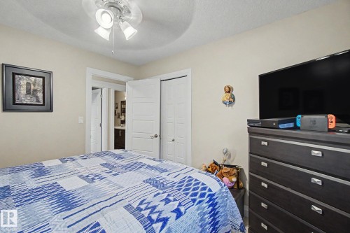 Bedroom with neutral wall tones and a ceiling fan light fixture - 805 Hodgins Road, Edmonton, AB - Indoor Photo Showing Bedroom