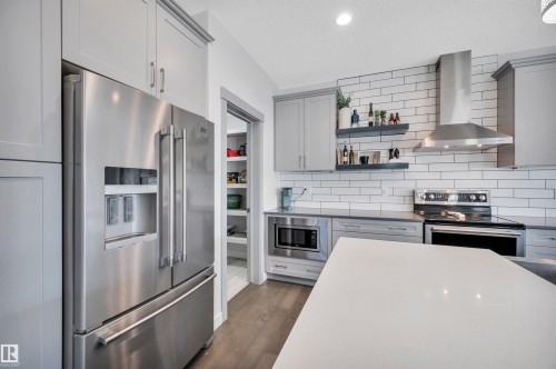 17632 77 Street, Edmonton, AB - Indoor Photo Showing Kitchen With Stainless Steel Kitchen With Upgraded Kitchen