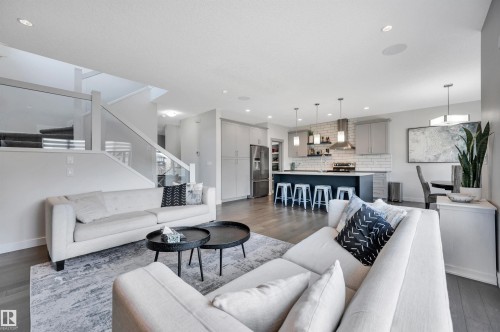 17632 77 Street, Edmonton, AB - Indoor Photo Showing Living Room