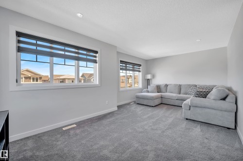 17632 77 Street, Edmonton, AB - Indoor Photo Showing Living Room