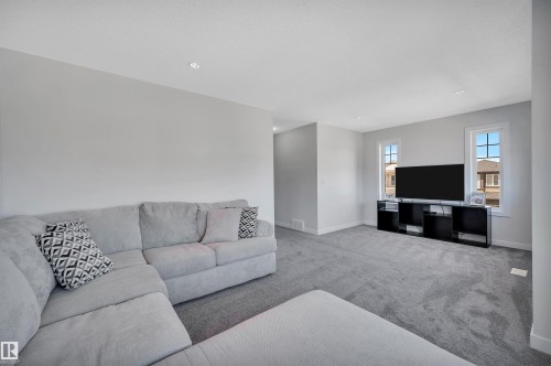 17632 77 Street, Edmonton, AB - Indoor Photo Showing Living Room