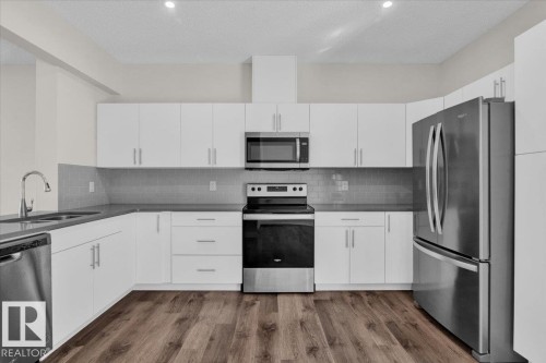 28 1051 Graydon Hill Bv, Edmonton, AB - Indoor Photo Showing Kitchen