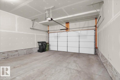 28 1051 Graydon Hill Bv, Edmonton, AB - Indoor Photo Showing Garage