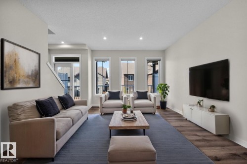 28 1051 Graydon Hill Bv, Edmonton, AB - Indoor Photo Showing Living Room
