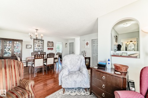 84 Jefferson Road, Edmonton, AB - Indoor Photo Showing Living Room