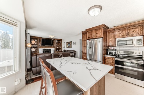 84 Jefferson Road, Edmonton, AB - Indoor Photo Showing Kitchen