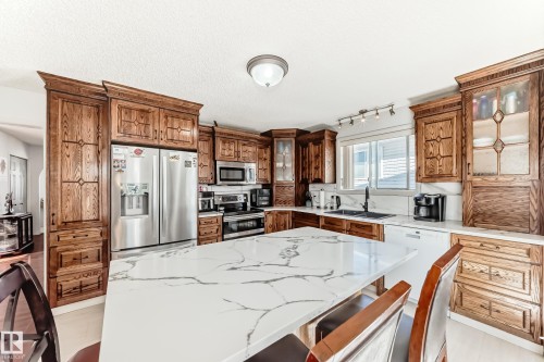 84 Jefferson Road, Edmonton, AB - Indoor Photo Showing Kitchen With Double Sink