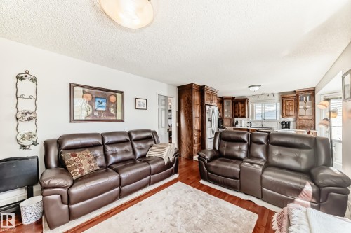 84 Jefferson Road, Edmonton, AB - Indoor Photo Showing Living Room