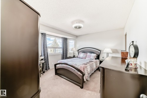84 Jefferson Road, Edmonton, AB - Indoor Photo Showing Bedroom