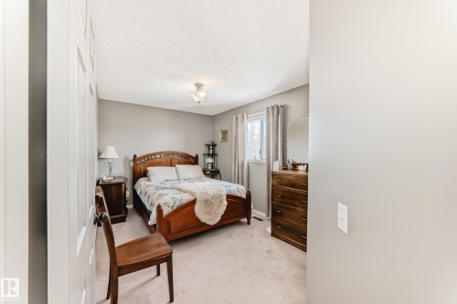 84 Jefferson Road, Edmonton, AB - Indoor Photo Showing Bedroom