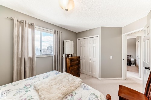 84 Jefferson Road, Edmonton, AB - Indoor Photo Showing Bedroom