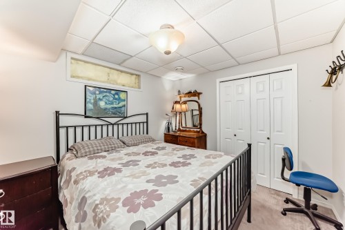84 Jefferson Road, Edmonton, AB - Indoor Photo Showing Bedroom
