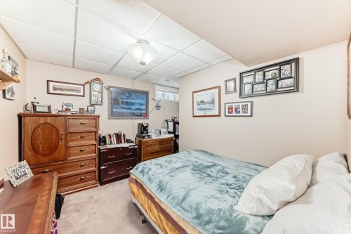 84 Jefferson Road, Edmonton, AB - Indoor Photo Showing Bedroom