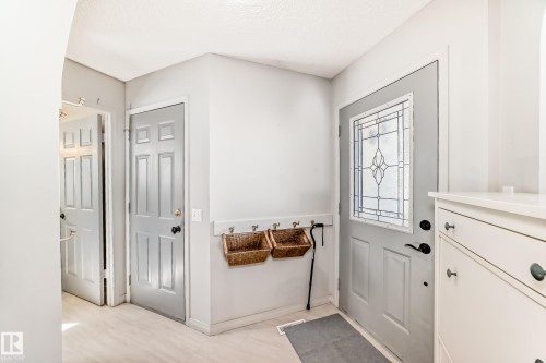 84 Jefferson Road, Edmonton, AB - Indoor Photo Showing Other Room