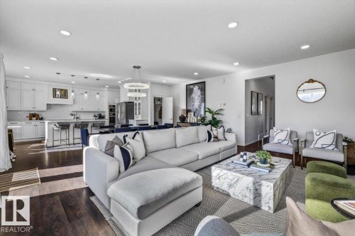 915 177 Street, Edmonton, AB - Indoor Photo Showing Living Room