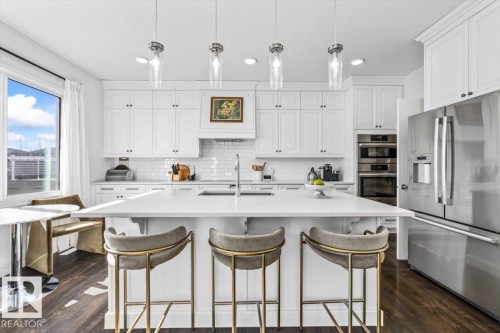 915 177 Street, Edmonton, AB - Indoor Photo Showing Kitchen With Upgraded Kitchen