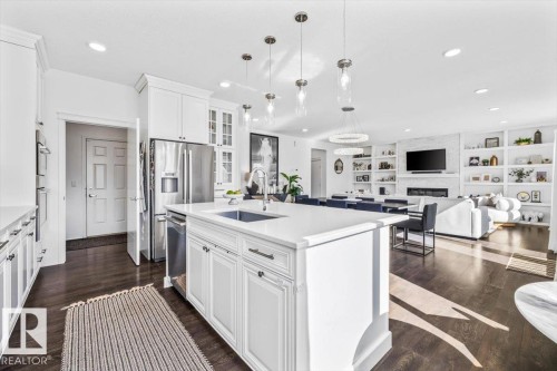 915 177 Street, Edmonton, AB - Indoor Photo Showing Kitchen With Upgraded Kitchen