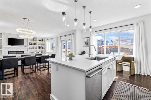 915 177 Street, Edmonton, AB - Indoor Photo Showing Kitchen With Upgraded Kitchen
