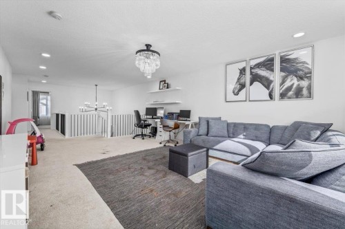 915 177 Street, Edmonton, AB - Indoor Photo Showing Living Room
