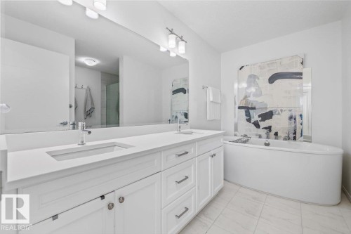915 177 Street, Edmonton, AB - Indoor Photo Showing Bathroom