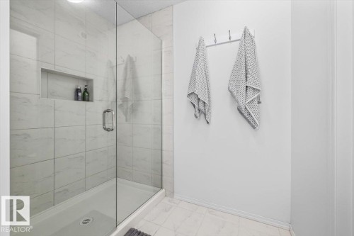 915 177 Street, Edmonton, AB - Indoor Photo Showing Bathroom