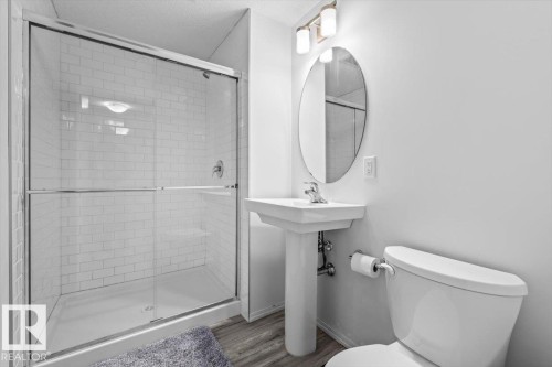 915 177 Street, Edmonton, AB - Indoor Photo Showing Bathroom