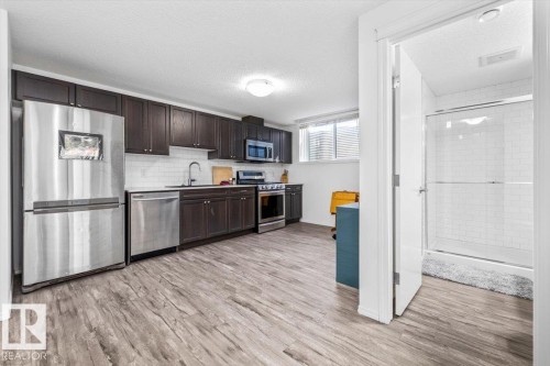 915 177 Street, Edmonton, AB - Indoor Photo Showing Kitchen