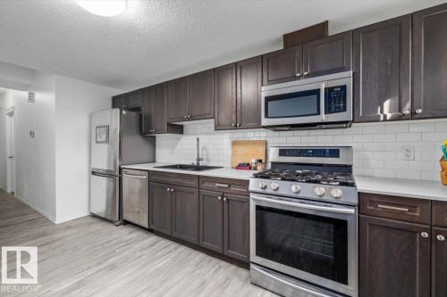 915 177 Street, Edmonton, AB - Indoor Photo Showing Kitchen