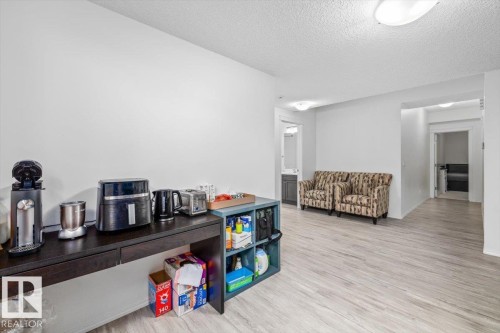 915 177 Street, Edmonton, AB - Indoor Photo Showing Other Room