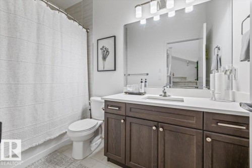 915 177 Street, Edmonton, AB - Indoor Photo Showing Bathroom